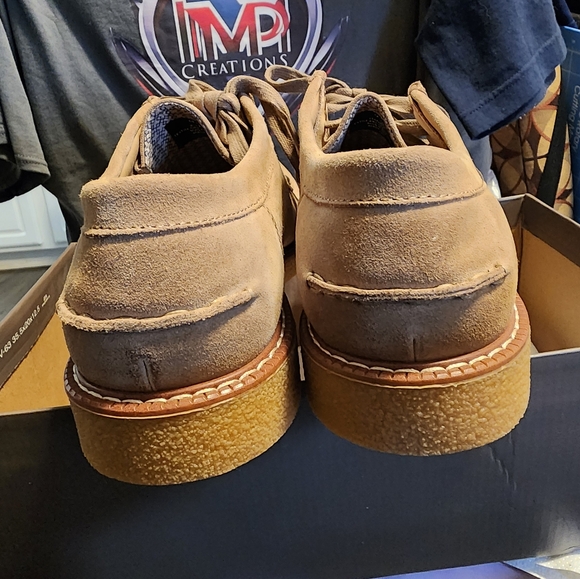 NWB,Crown Vintage(low cut walabees) shoes, size 9M, Truffle cow suede. See pics. - Picture 4 of 6
